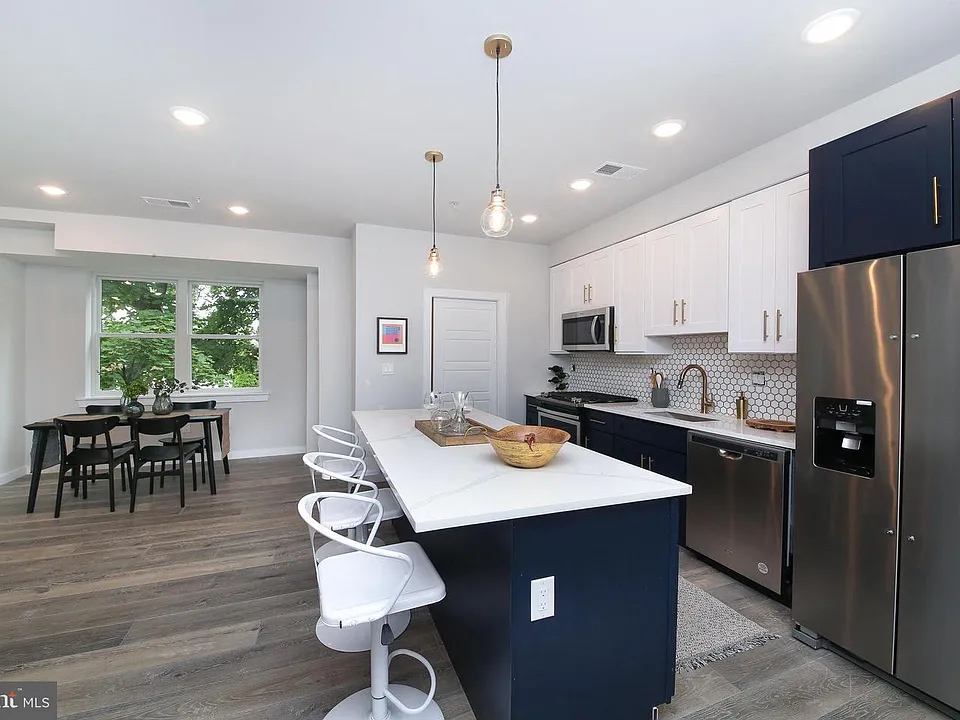 18 W Phil Ellena St #B2