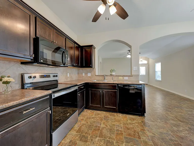 116 Encina Cv — Photo 11