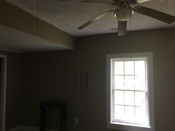 4th image of 909 Myrtle St #0