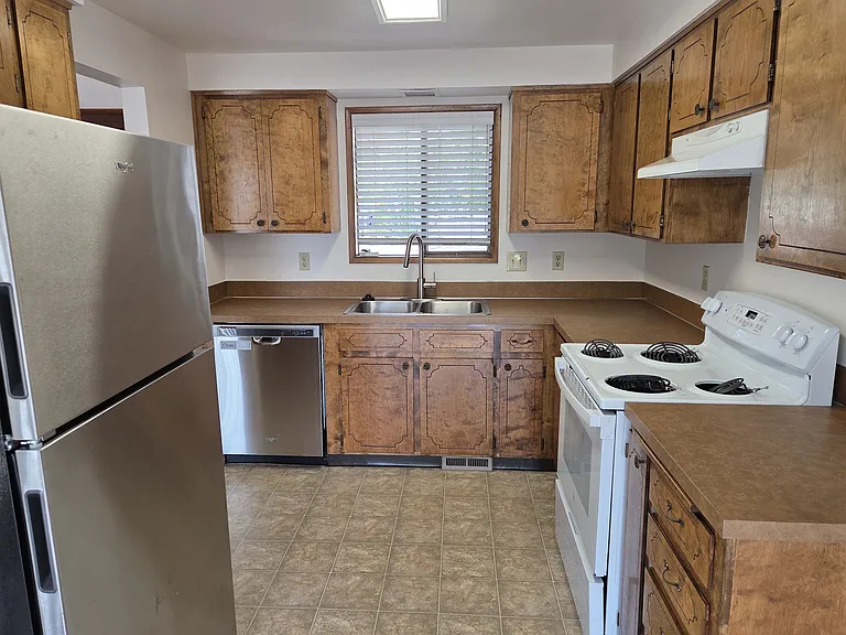 2192 Moraga Ave SE — Photo 3