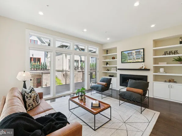 140 Winsome Cir, Bethesda, MD 20814