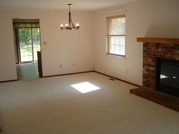 2nd image of 8744 Meadowcreek Dr