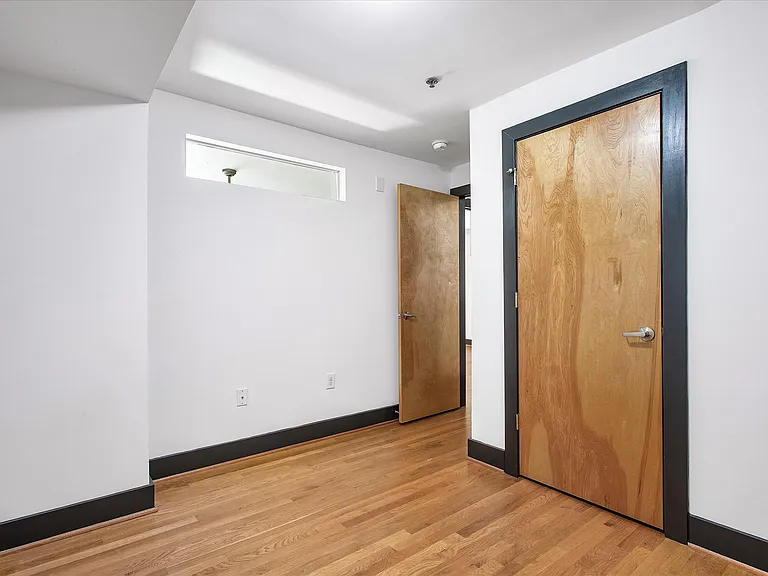 306 E Grace St — Photo 13