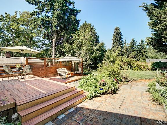 A really awesome backyard! Enjoy evening BBQs with family & friends. Lighted deck railings and a fully fenced backyard enhance the atmosphere. 
