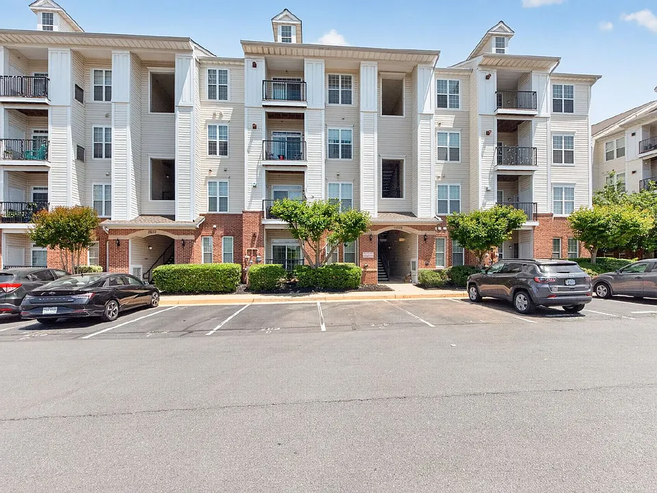 21228 McFadden Sq #314