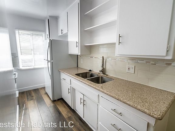 3rd image of 7044 Lanewood Ave #34