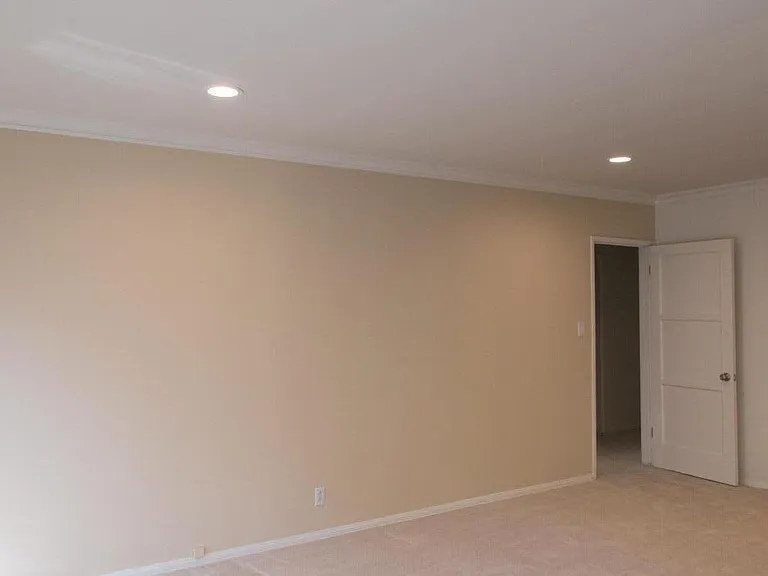 438 S Palm Dr #D — Photo 3