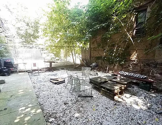 Rented by ERNY LLC | media 24