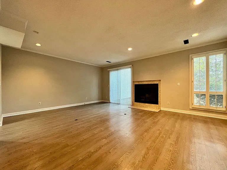 207 Forest View Ct — Photo 12