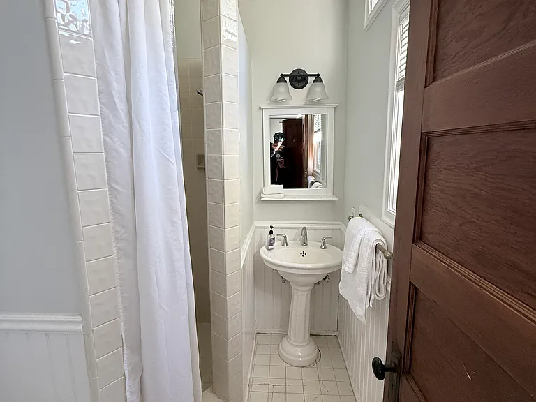 118 1st St #6 — Photo 8