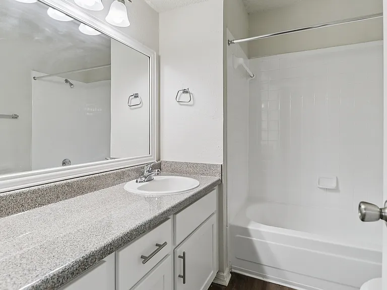 B2 Main Bath