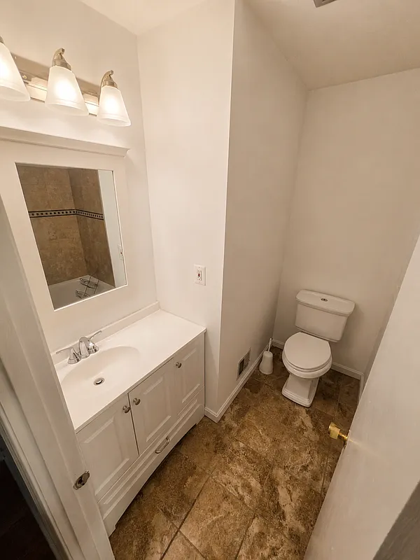5 bed, 3.0 bath, 1952 sqft, $3,350 — Photo 4