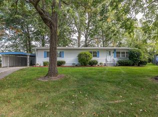 28 Festival Dr, Olmsted Falls, OH 44138