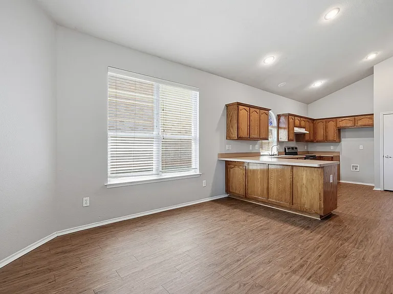 1113 Beaverwood Ln — Photo 10