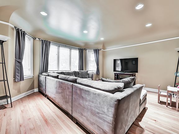 5th image of 3653 N Nordica Ave