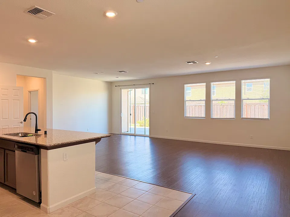 136 Hermosa Ct