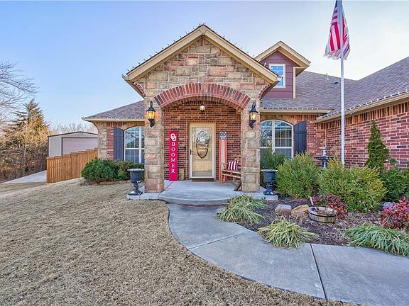 3rd image of 3018 Creekview Dr