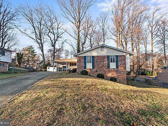 3rd image of 4914 Wycliff Ln