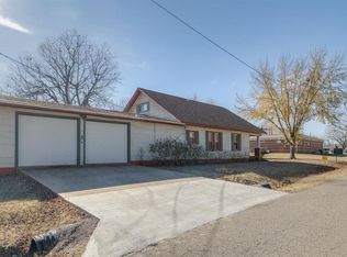 613 N Wineblood St, Checotah, OK 74426