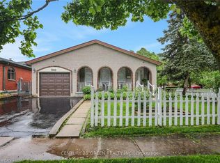 7812 Badger Rd, Niagara Falls, ON L2H 2J5