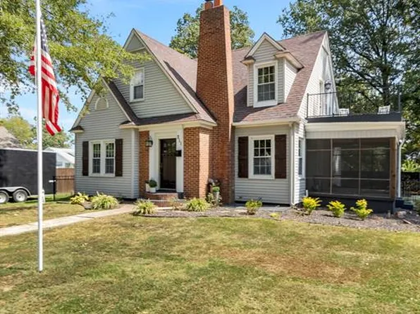 211 S Park Ln, Dexter, MO 63841