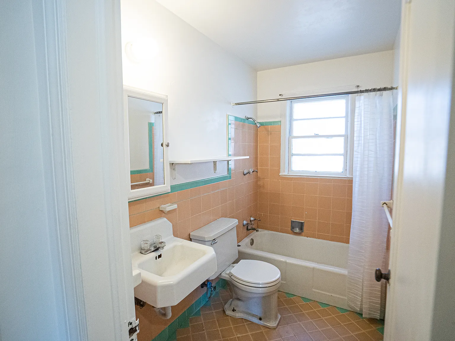 1 bed, 810 sqft, $1,600 — Photo 4