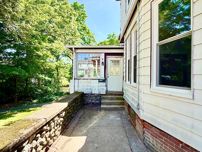 133 Maple St #B — Photo 12