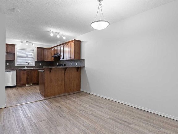 4th image of 902 E Prairie Sound Cir NW