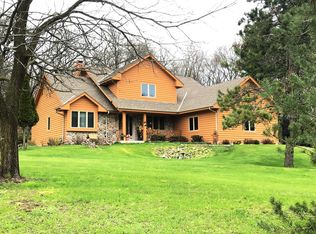 S39W33418 Hidden Valley Dr, Dousman, WI 53118