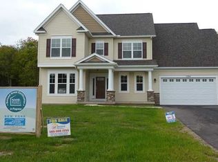 1785 Estate Dr, Farmington, NY 14425