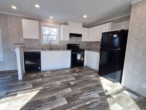 4th image of 4 Deerpath St