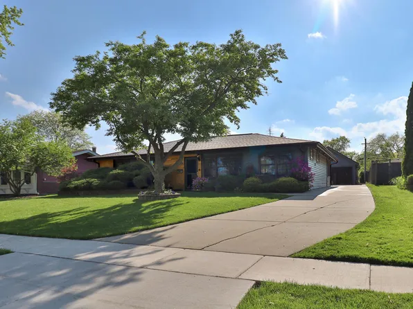 140 Princeton St, Hoffman Estates, IL 60169