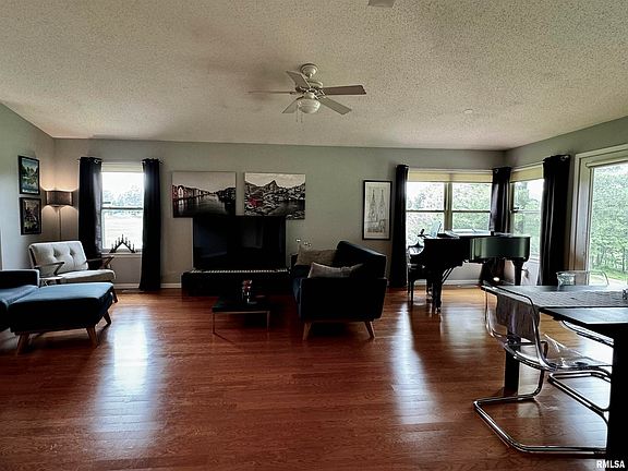 5th image of 718 E University Dr