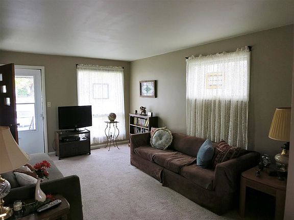 2nd image of 28 Vernon Ln