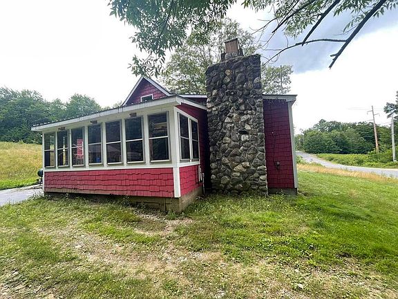 2nd image of 450 Valley Rd