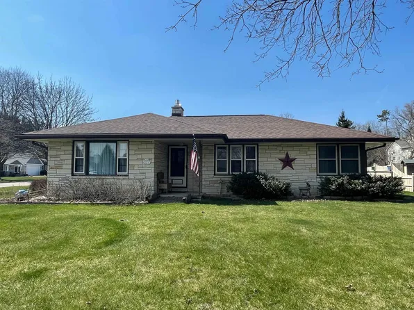 W240N6291 Maple Ave, Sussex, WI 53089