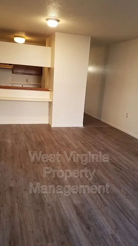 2 bed, 1.0 bath, $850 — Photo 2
