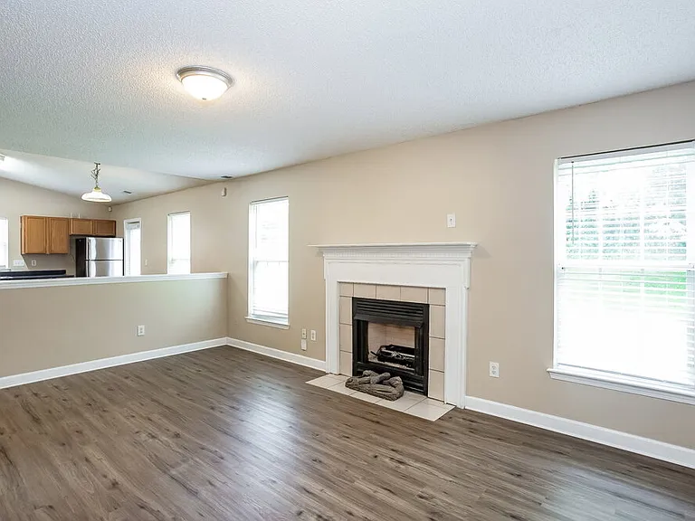 1028 Jordans Pond Ln — Photo 6