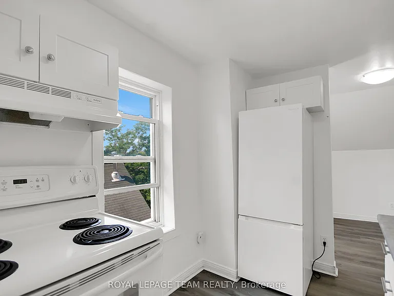 4 Eccles St #5 — Photo 24