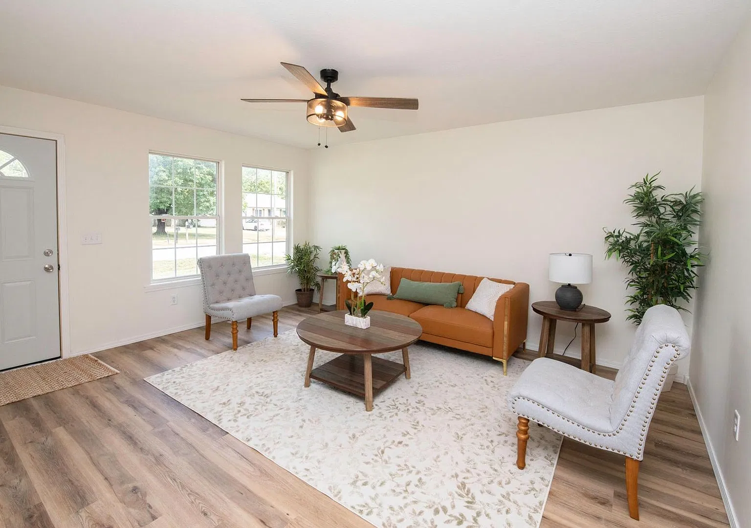 3 Bed | 1 Bath | 1 Car Garage Home! 1100 sqft located in Springfield! — Photo 2