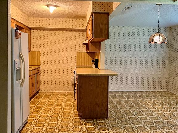 4th image of 306 Omaha Ln
