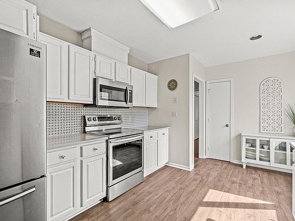 5th image of 65 Edward Dr