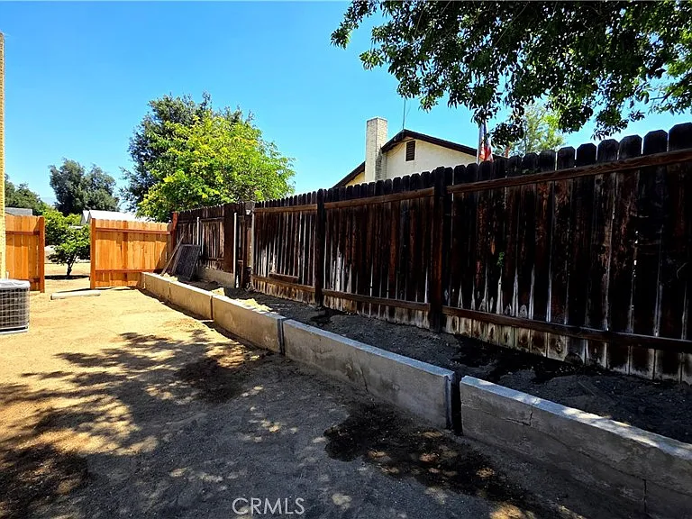 1546 Clock Ave — Photo 24