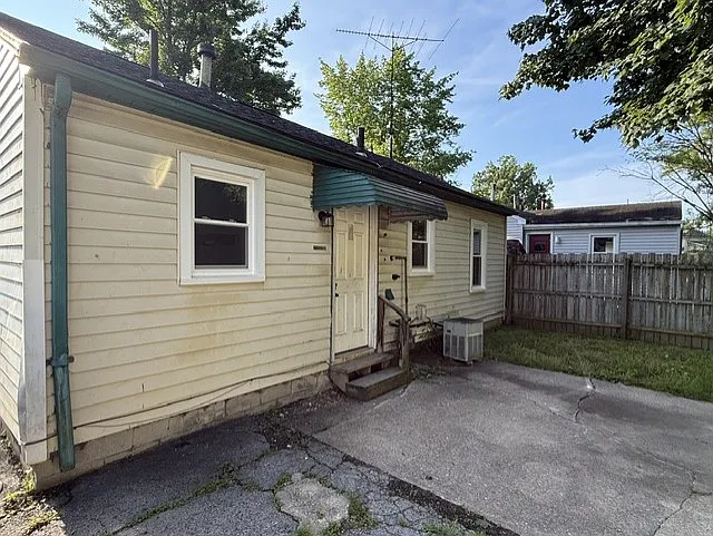 1189 Bingham Ave NW — Photo 7
