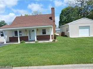 102 Colfax Dr, Manassas Park, VA 20111