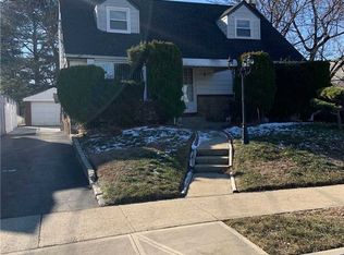 26 Cedar St, Valley Stream, NY 11580