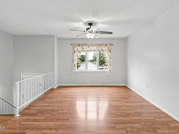 5th image of 1046 Okrina Dr