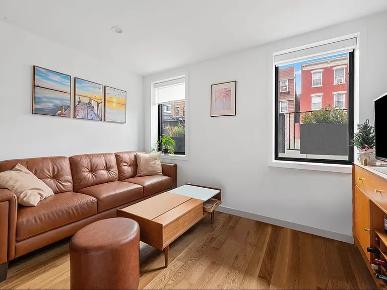 163 Roebling St #GARDEN — Photo 4