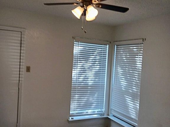 4th image of 511 Norwood Cir E