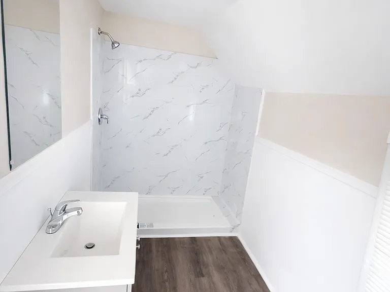 8400 Medina Ave — Photo 4